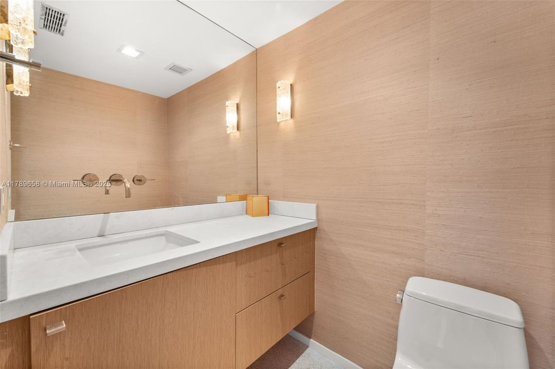 Recently Sold: $2,100,000 (1 beds, 1 baths, 1085 Square Feet)