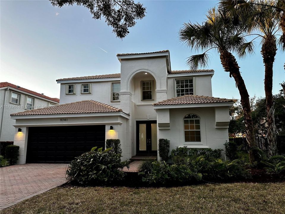 Под контрактом: $4,500 (6 спален, 3 ванн, 3662 Квадратных фут)