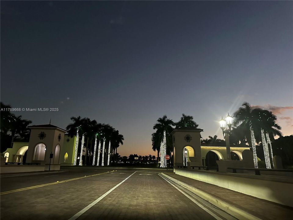 Под контрактом: $4,500 (6 спален, 3 ванн, 3662 Квадратных фут)