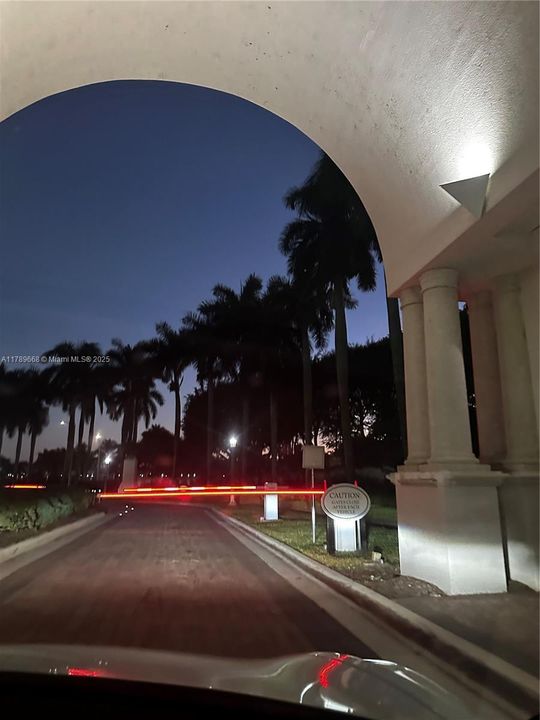 Под контрактом: $4,500 (6 спален, 3 ванн, 3662 Квадратных фут)