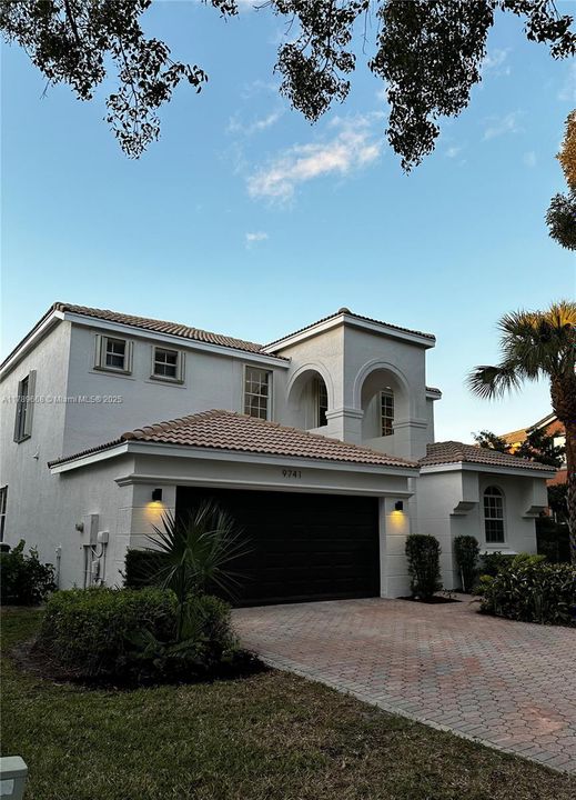 Под контрактом: $4,500 (6 спален, 3 ванн, 3662 Квадратных фут)