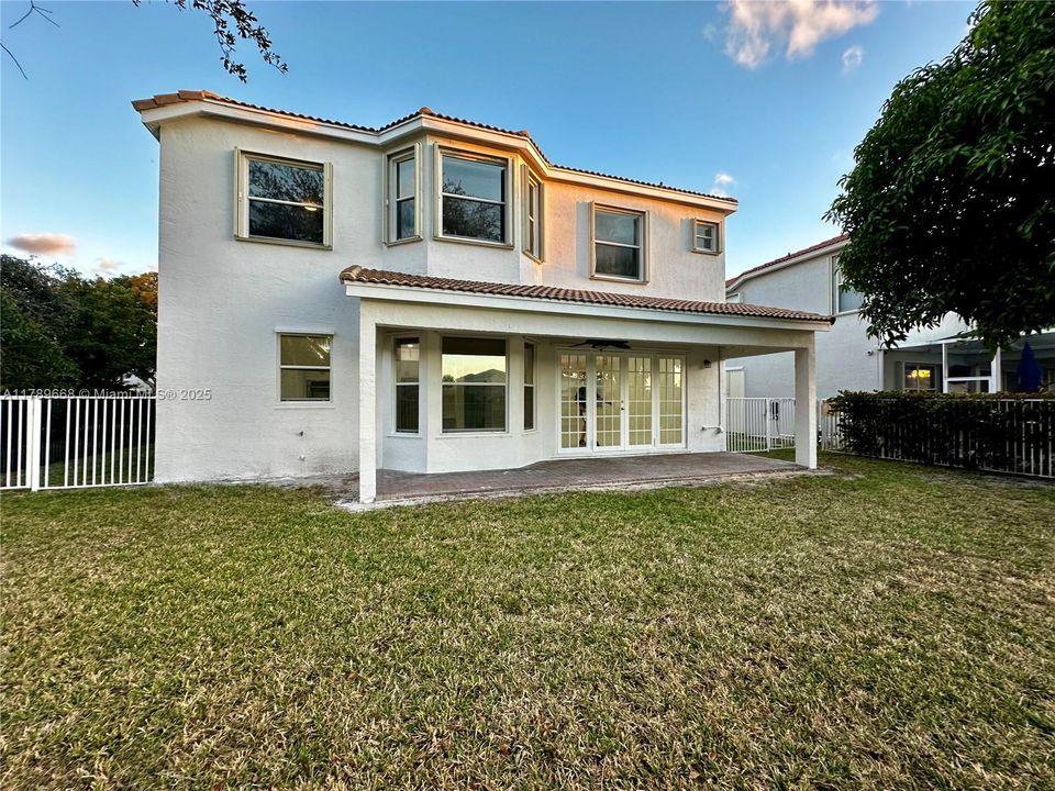 Под контрактом: $4,500 (6 спален, 3 ванн, 3662 Квадратных фут)