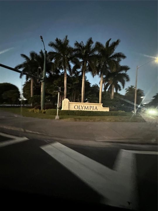 Под контрактом: $4,500 (6 спален, 3 ванн, 3662 Квадратных фут)