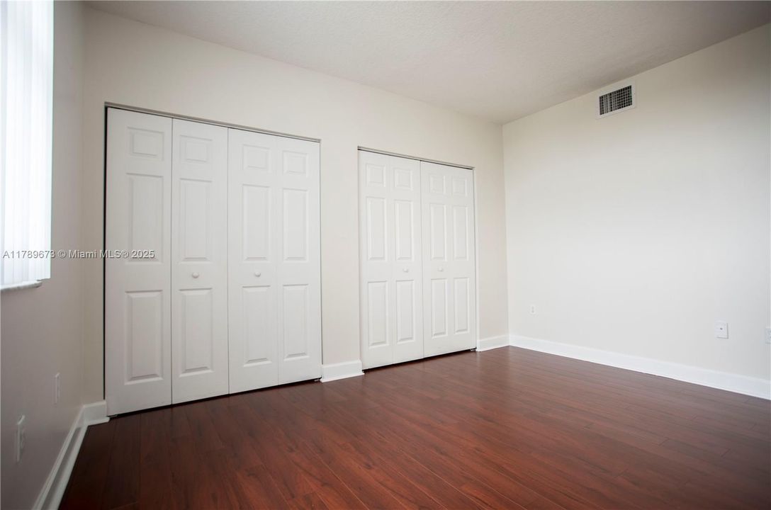 For Sale: $380,000 (2 beds, 1 baths, 1013 Square Feet)