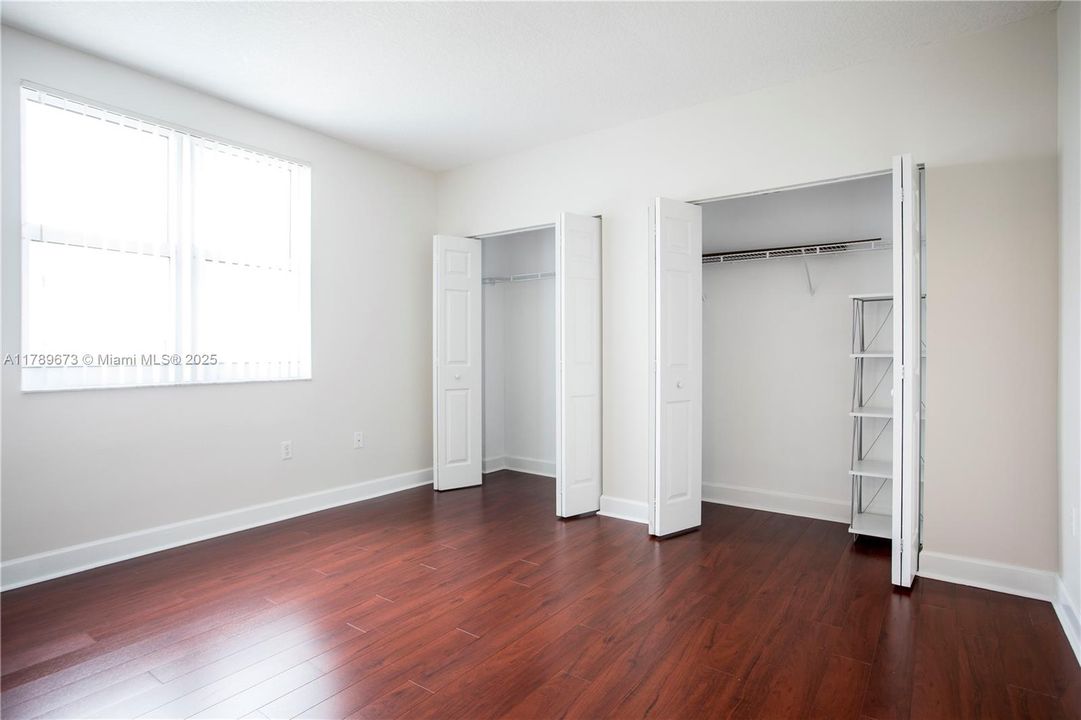 For Sale: $380,000 (2 beds, 1 baths, 1013 Square Feet)