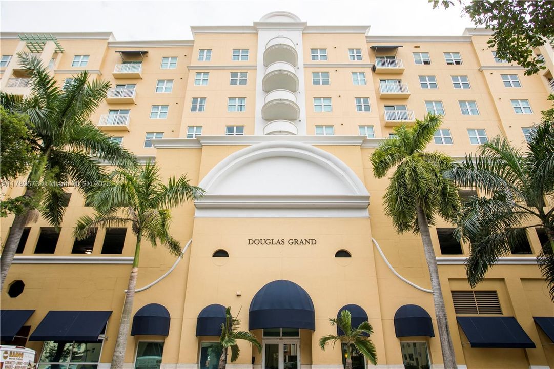 For Sale: $380,000 (2 beds, 1 baths, 1013 Square Feet)