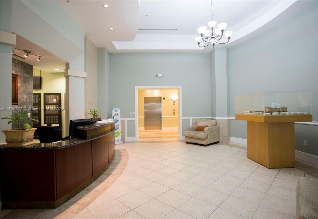 For Sale: $380,000 (2 beds, 1 baths, 1013 Square Feet)