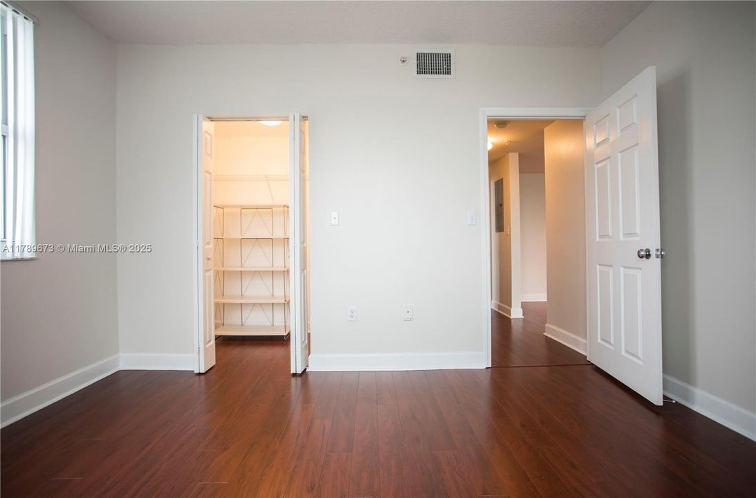 For Sale: $380,000 (2 beds, 1 baths, 1013 Square Feet)