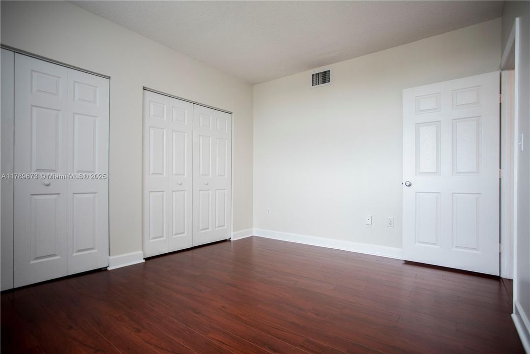 For Sale: $380,000 (2 beds, 1 baths, 1013 Square Feet)