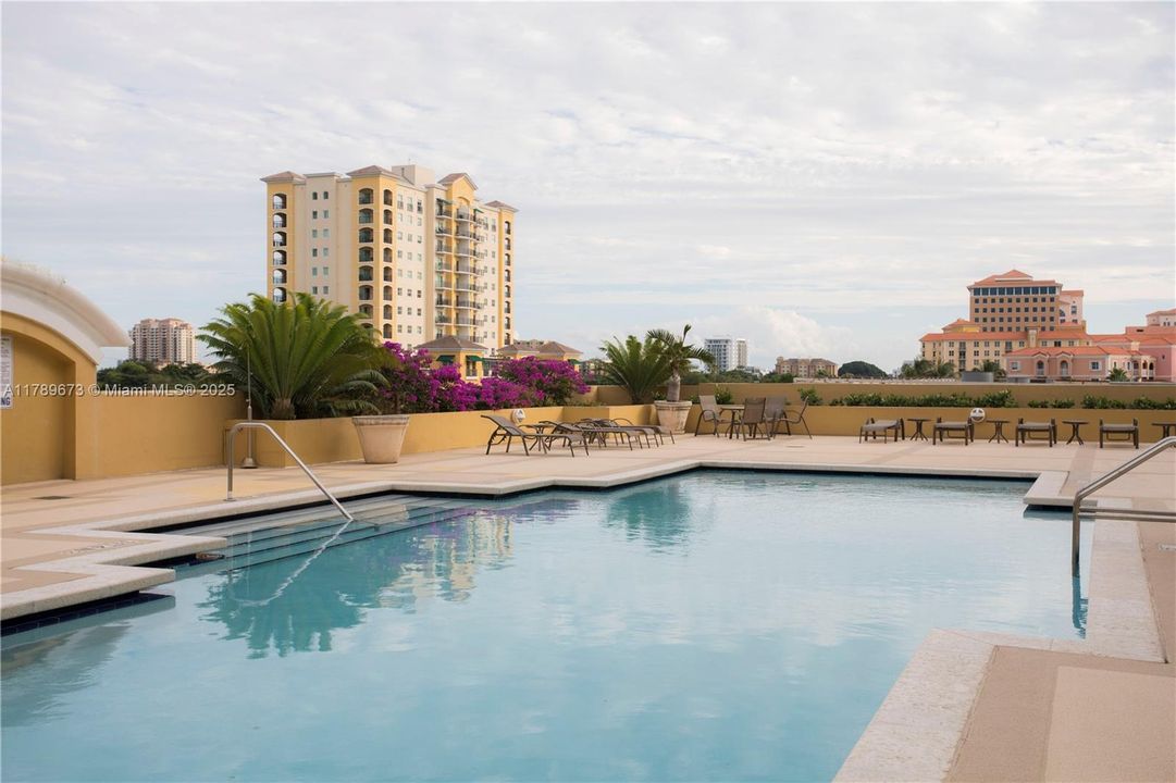 For Sale: $380,000 (2 beds, 1 baths, 1013 Square Feet)