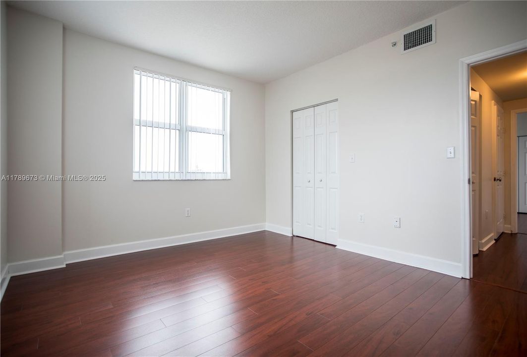 For Sale: $380,000 (2 beds, 1 baths, 1013 Square Feet)