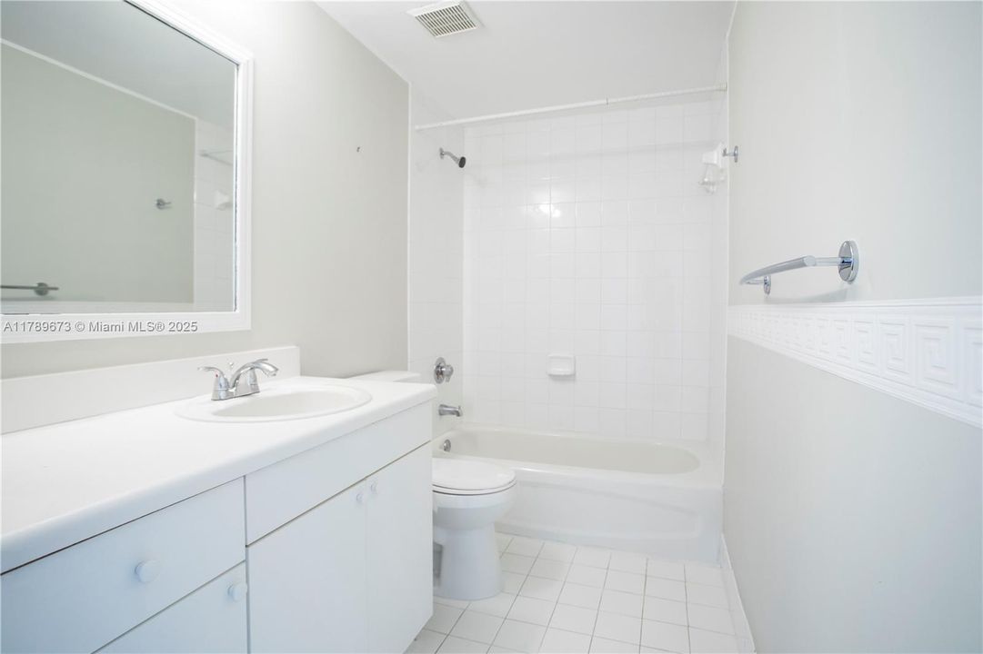 For Sale: $380,000 (2 beds, 1 baths, 1013 Square Feet)