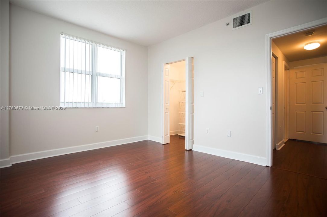 For Sale: $380,000 (2 beds, 1 baths, 1013 Square Feet)