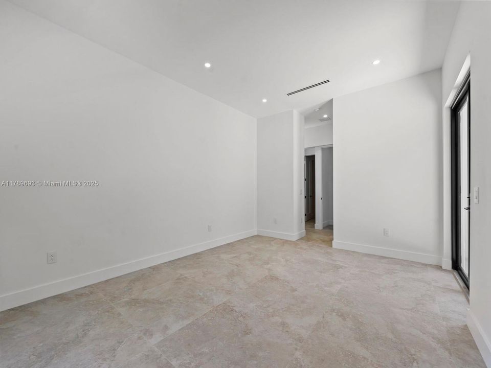 Recientemente alquilado: $8,500 (3 camas, 3 baños, 0 Pies cuadrados)