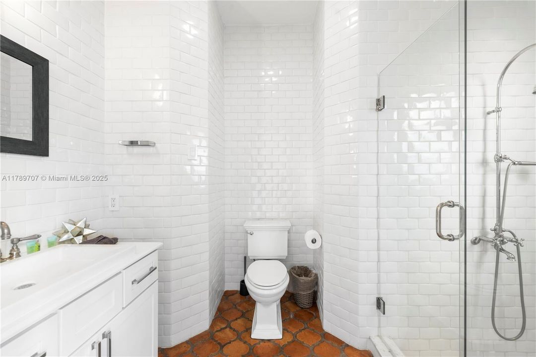 出租: $70,000 (10 贝兹, 9 浴室, 8573 平方英尺)