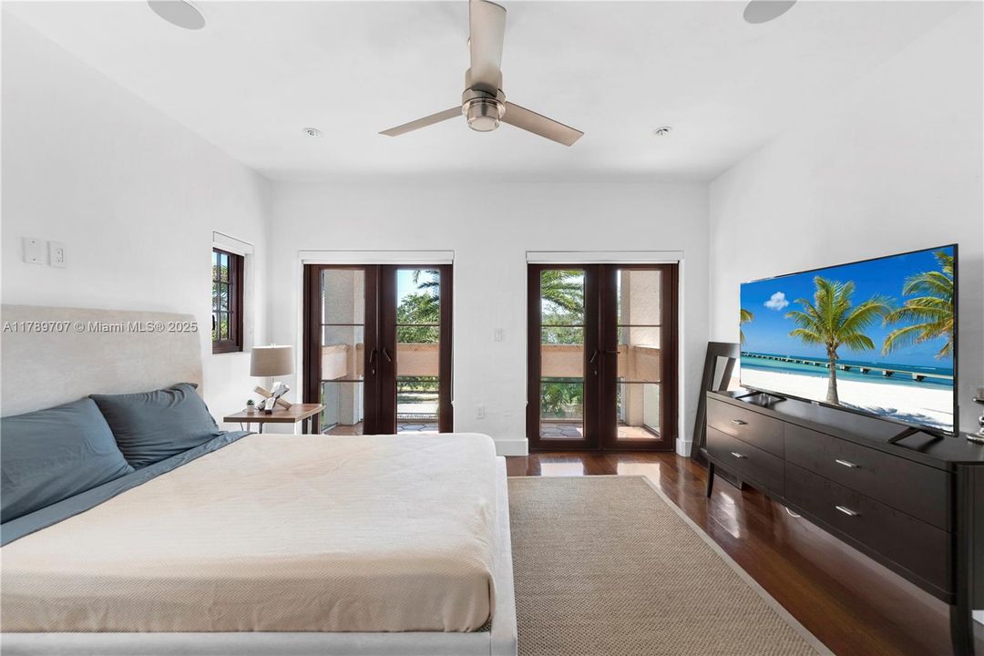 出租: $70,000 (10 贝兹, 9 浴室, 8573 平方英尺)