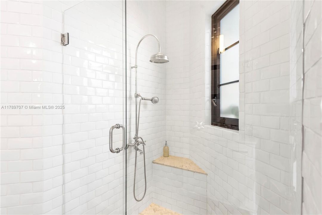 出租: $70,000 (10 贝兹, 9 浴室, 8573 平方英尺)