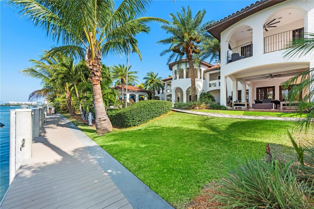 出租: $70,000 (10 贝兹, 9 浴室, 8573 平方英尺)