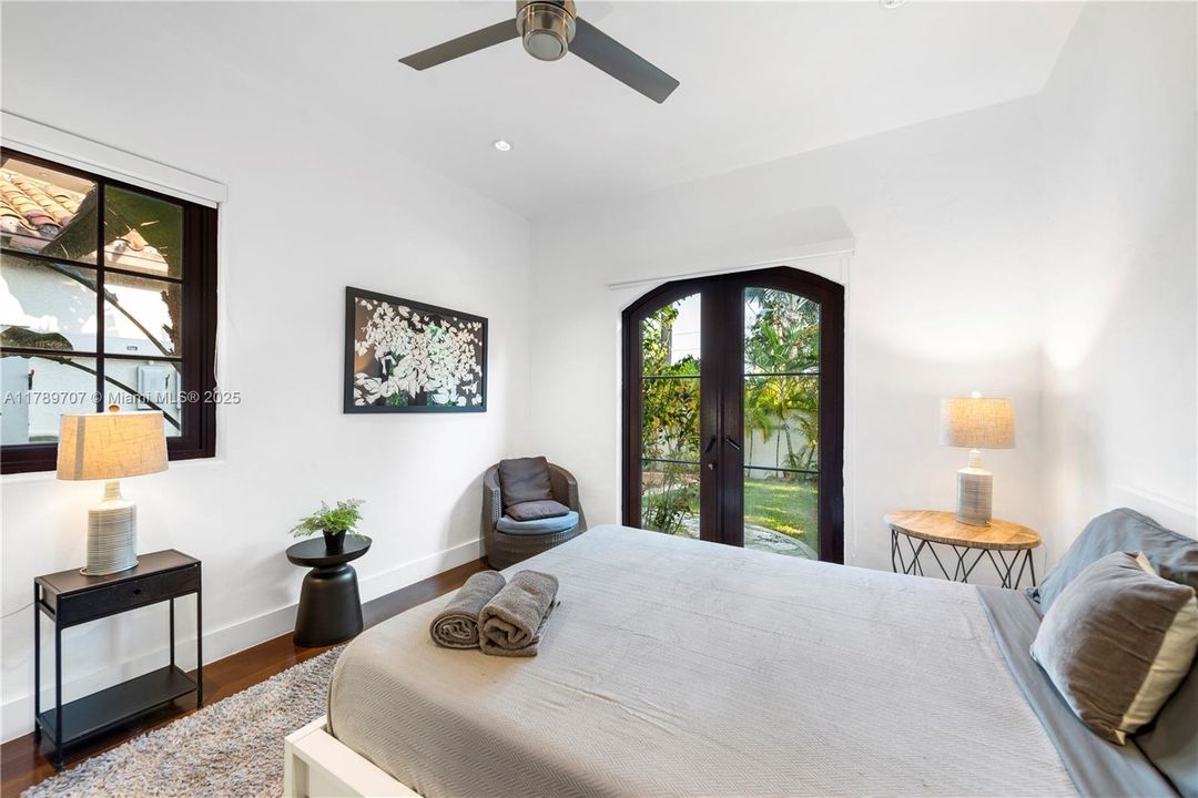 出租: $70,000 (10 贝兹, 9 浴室, 8573 平方英尺)