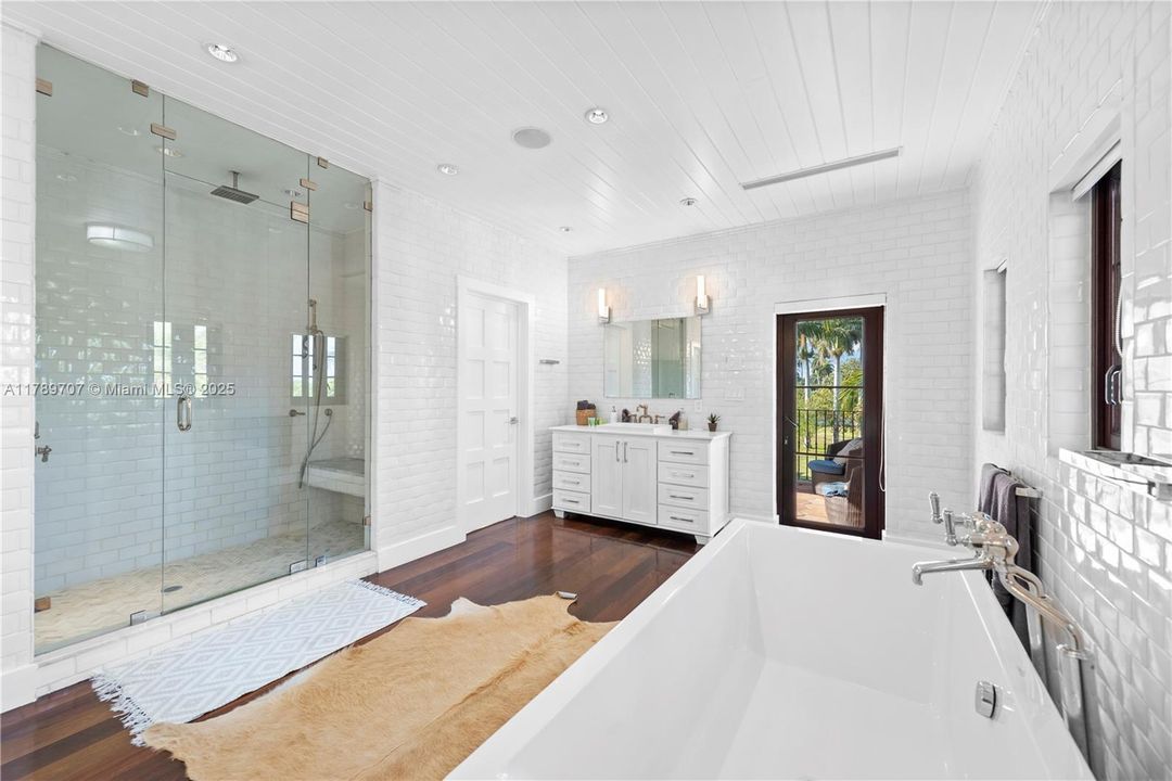 出租: $70,000 (10 贝兹, 9 浴室, 8573 平方英尺)