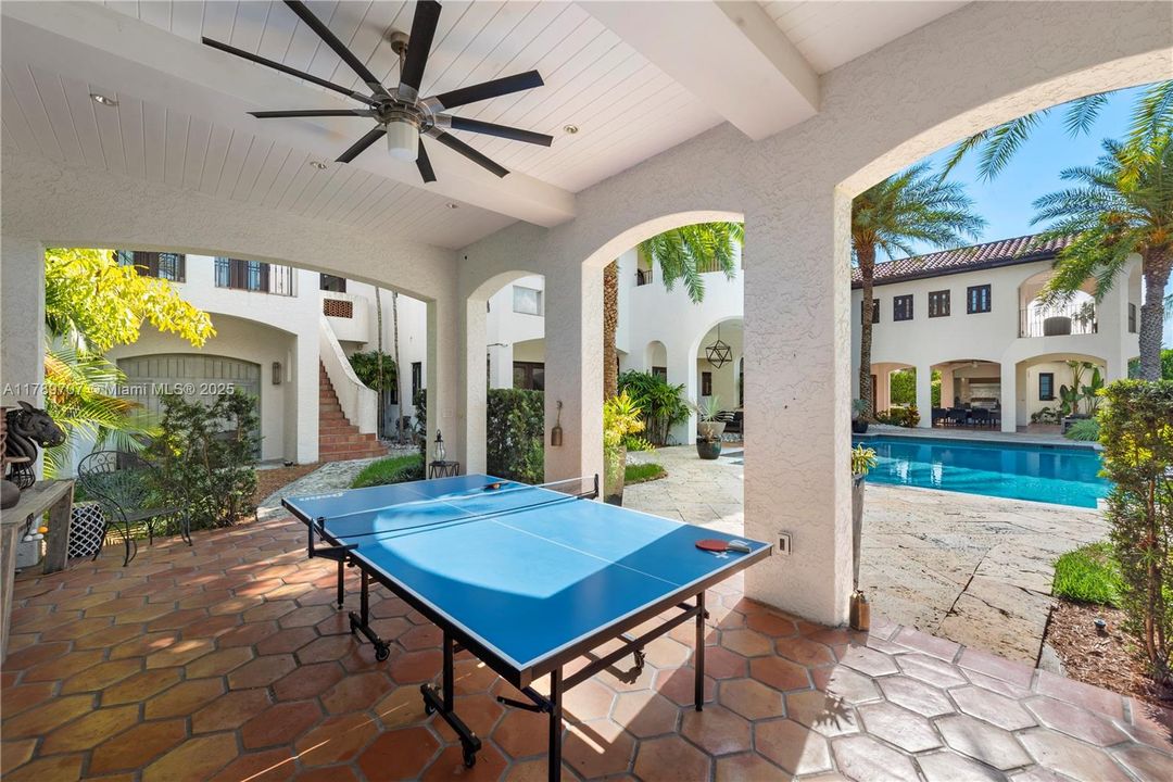 出租: $70,000 (10 贝兹, 9 浴室, 8573 平方英尺)