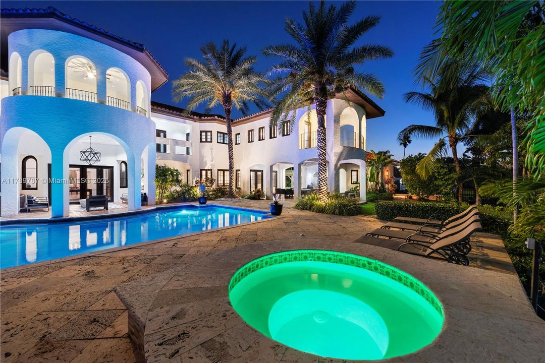 出租: $70,000 (10 贝兹, 9 浴室, 8573 平方英尺)