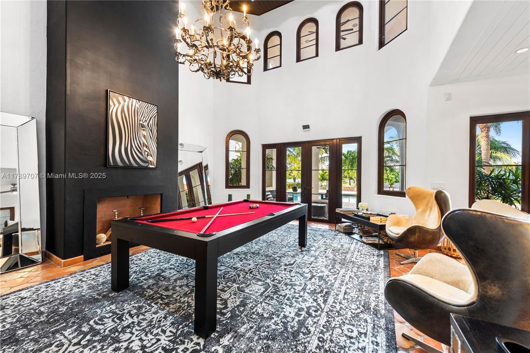 出租: $70,000 (10 贝兹, 9 浴室, 8573 平方英尺)