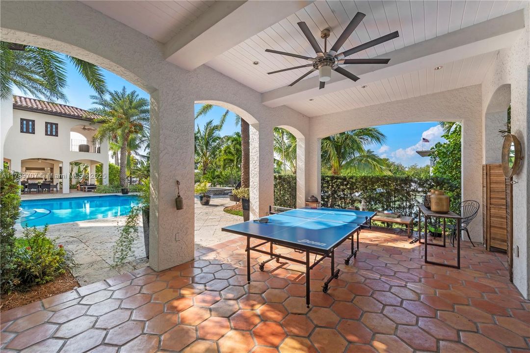 出租: $70,000 (10 贝兹, 9 浴室, 8573 平方英尺)