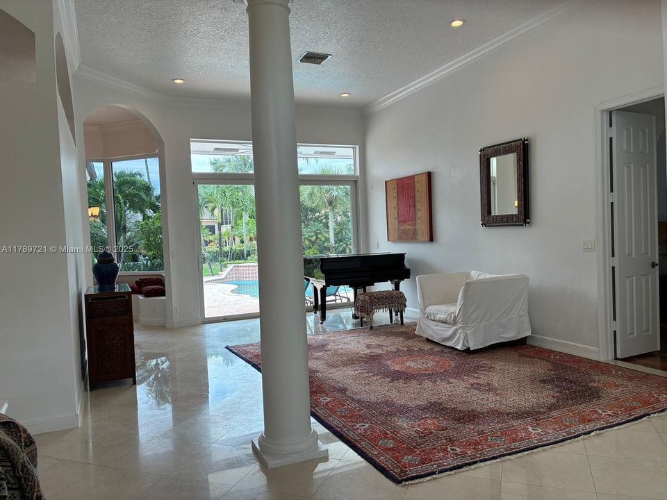 Под контрактом: $1,590,000 (4 спален, 3 ванн, 0 Квадратных фут)