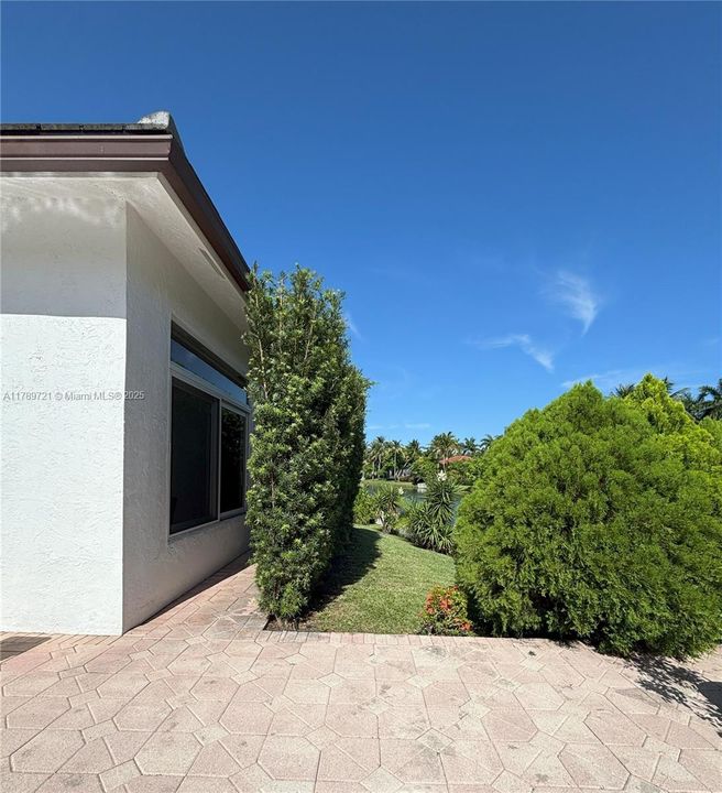 Под контрактом: $1,590,000 (4 спален, 3 ванн, 0 Квадратных фут)