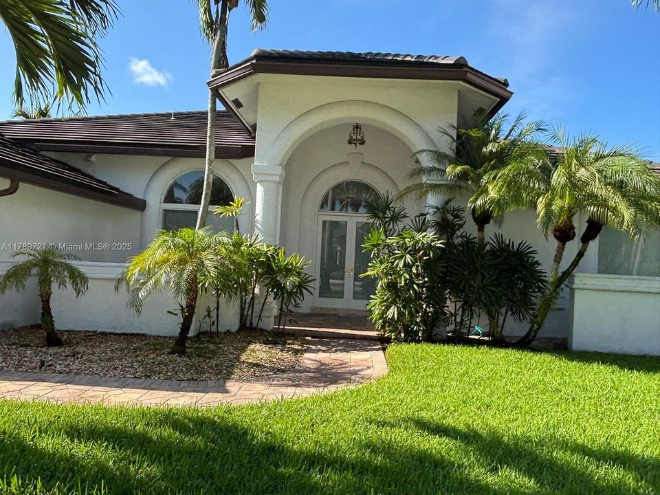 Под контрактом: $1,590,000 (4 спален, 3 ванн, 0 Квадратных фут)