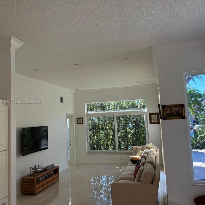 Под контрактом: $1,590,000 (4 спален, 3 ванн, 0 Квадратных фут)