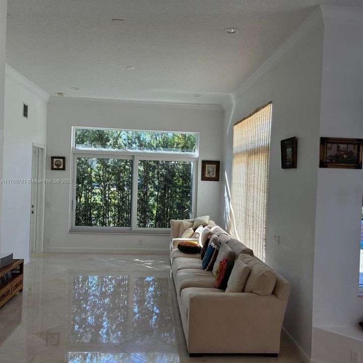 Под контрактом: $1,590,000 (4 спален, 3 ванн, 0 Квадратных фут)