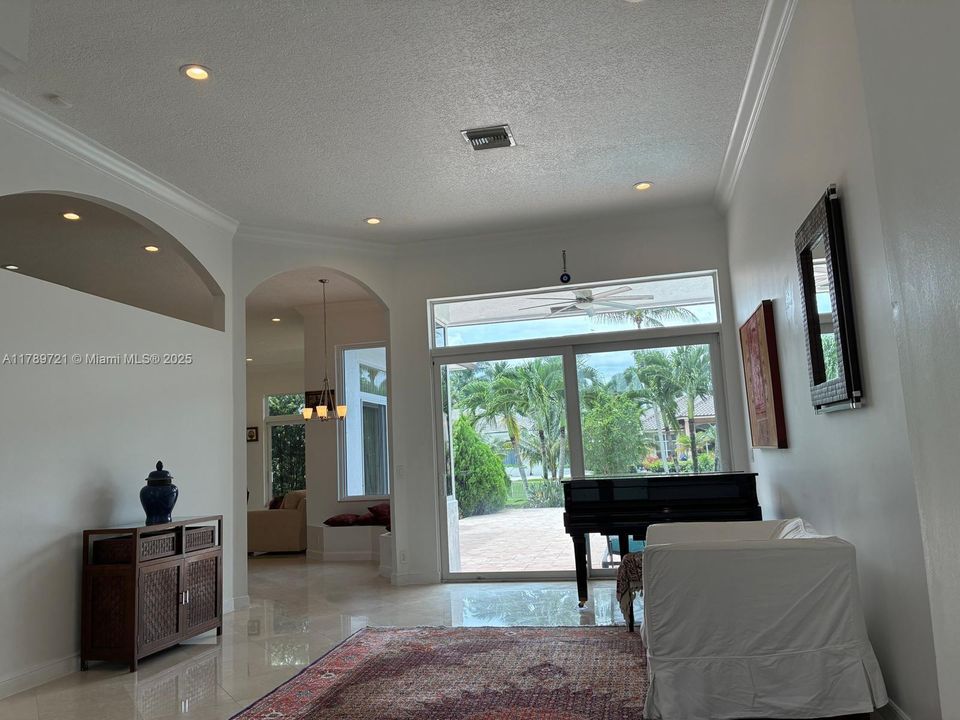 Под контрактом: $1,590,000 (4 спален, 3 ванн, 0 Квадратных фут)