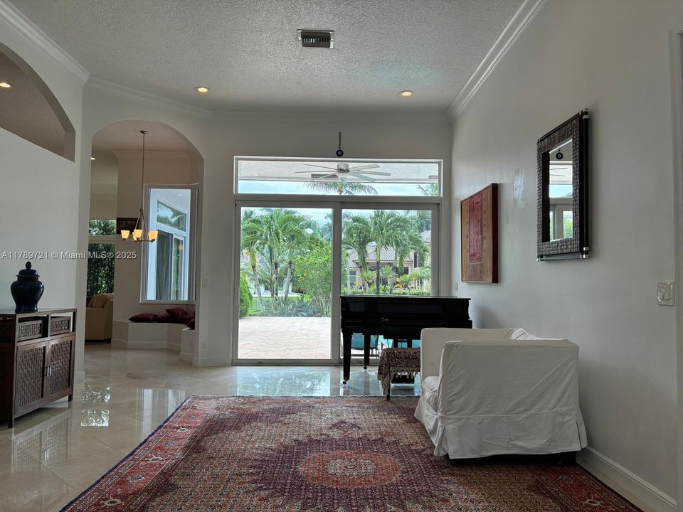 Под контрактом: $1,590,000 (4 спален, 3 ванн, 0 Квадратных фут)