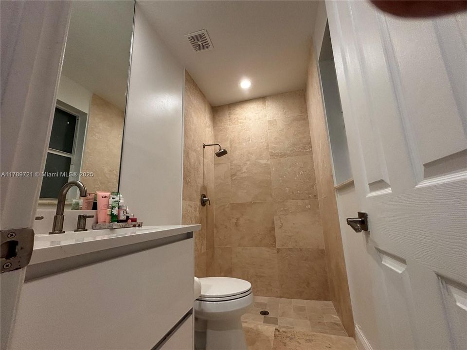 Под контрактом: $1,590,000 (4 спален, 3 ванн, 0 Квадратных фут)