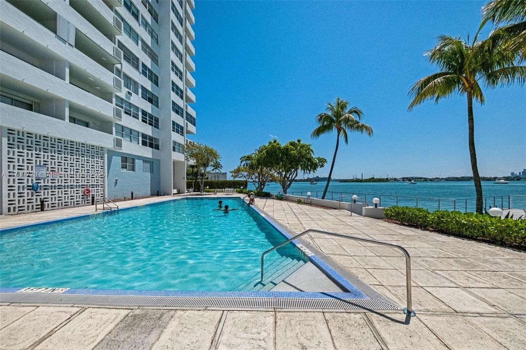 На продажу: $850,000 (2 спален, 3 ванн, 1283 Квадратных фут)