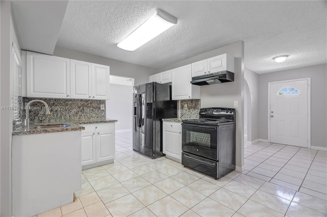 Recientemente alquilado: $3,000 (4 camas, 2 baños, 1616 Pies cuadrados)