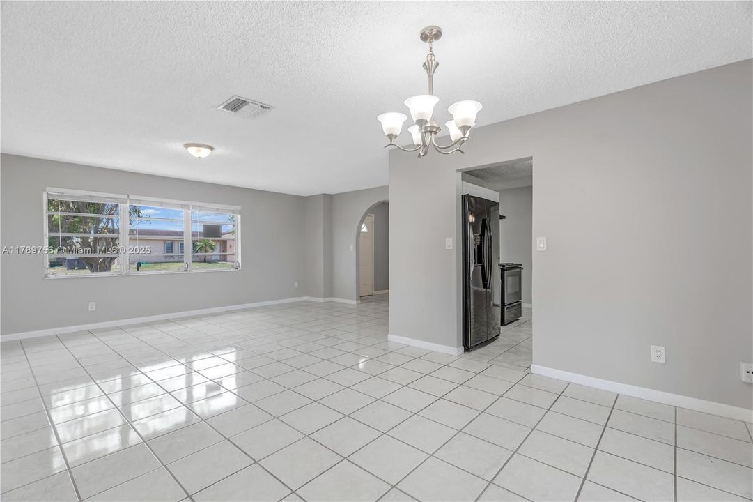 Recientemente alquilado: $3,000 (4 camas, 2 baños, 1616 Pies cuadrados)