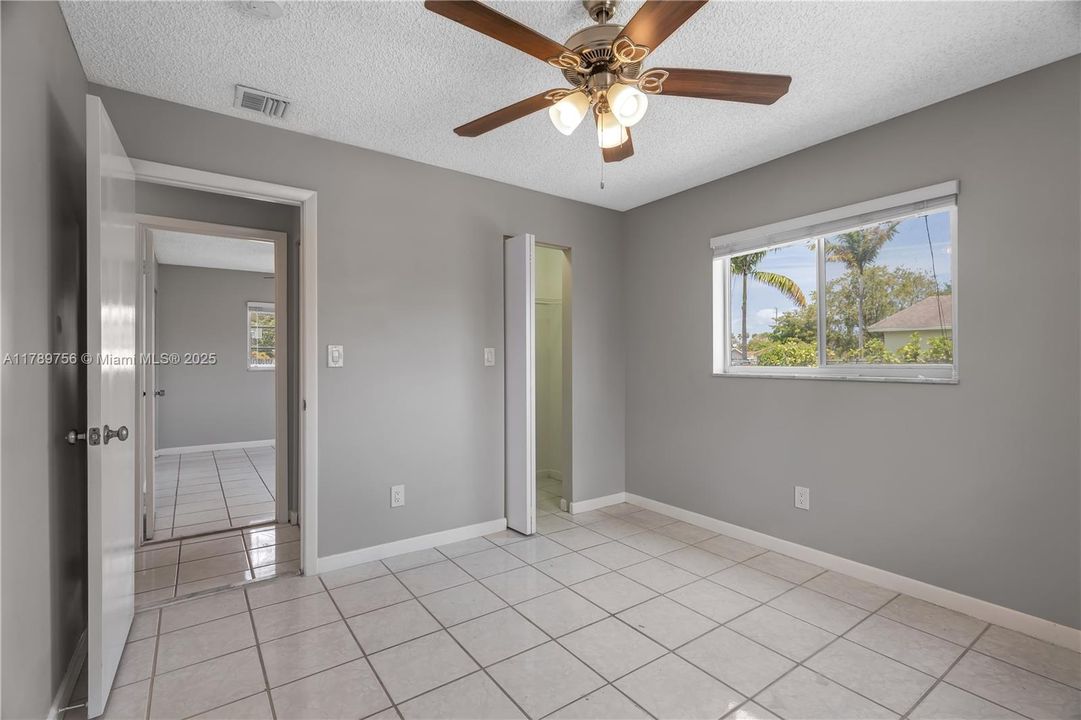 Recientemente alquilado: $3,000 (4 camas, 2 baños, 1616 Pies cuadrados)