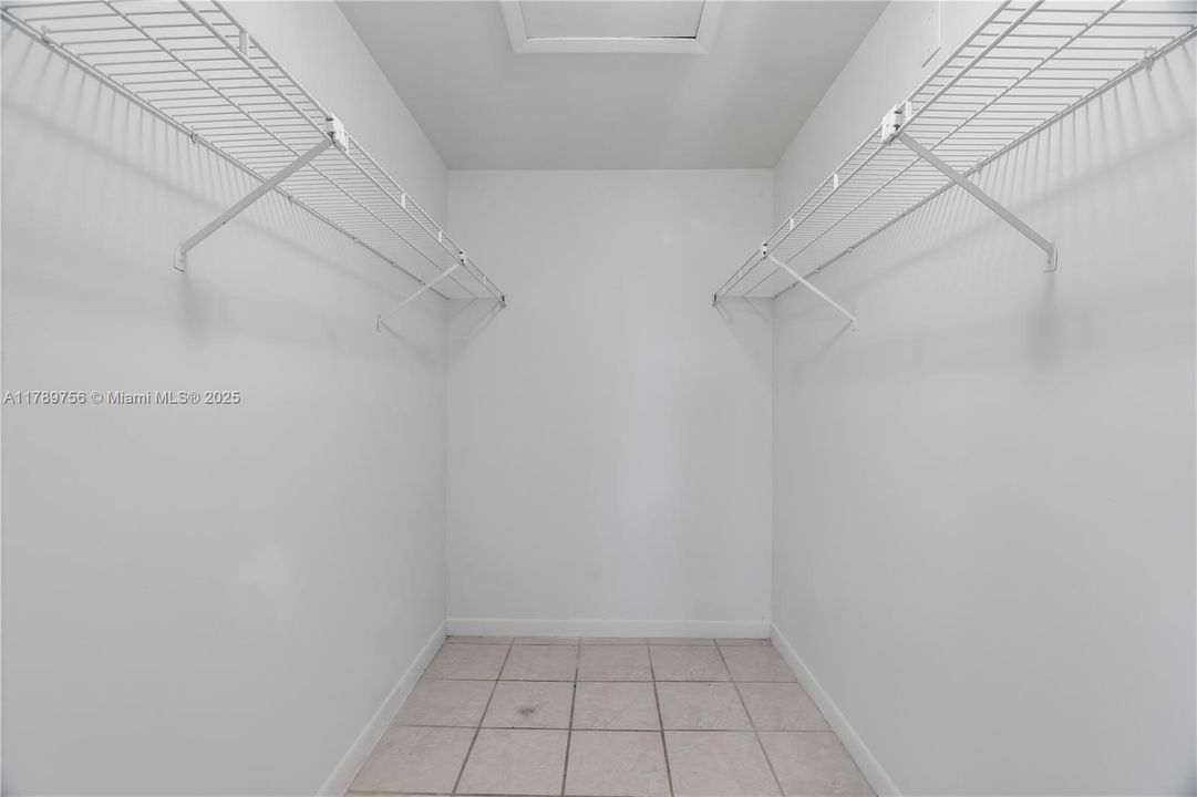 Recientemente alquilado: $3,000 (4 camas, 2 baños, 1616 Pies cuadrados)