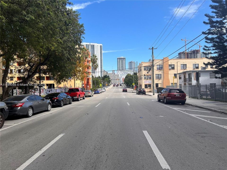 Walking Distance to Downtown Miami