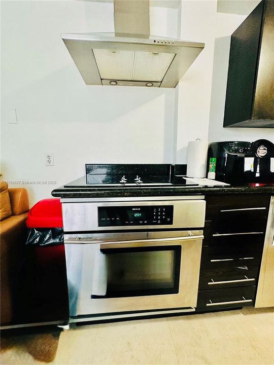 На продажу: $234,900 (1 спален, 1 ванн, 601 Квадратных фут)