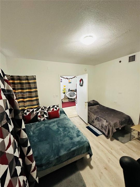 На продажу: $234,900 (1 спален, 1 ванн, 601 Квадратных фут)