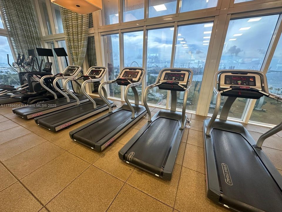 На продажу: $850,000 (2 спален, 2 ванн, 1357 Квадратных фут)