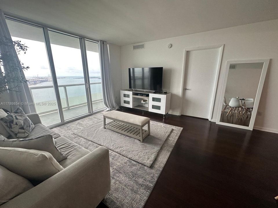 На продажу: $850,000 (2 спален, 2 ванн, 1357 Квадратных фут)