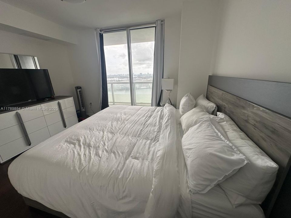 На продажу: $850,000 (2 спален, 2 ванн, 1357 Квадратных фут)