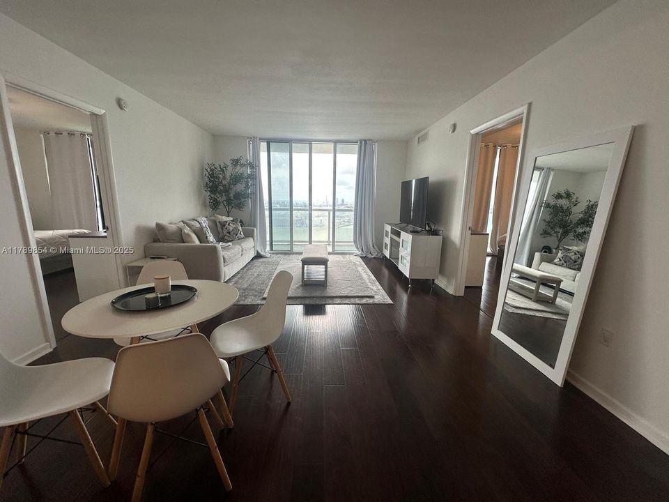 На продажу: $850,000 (2 спален, 2 ванн, 1357 Квадратных фут)