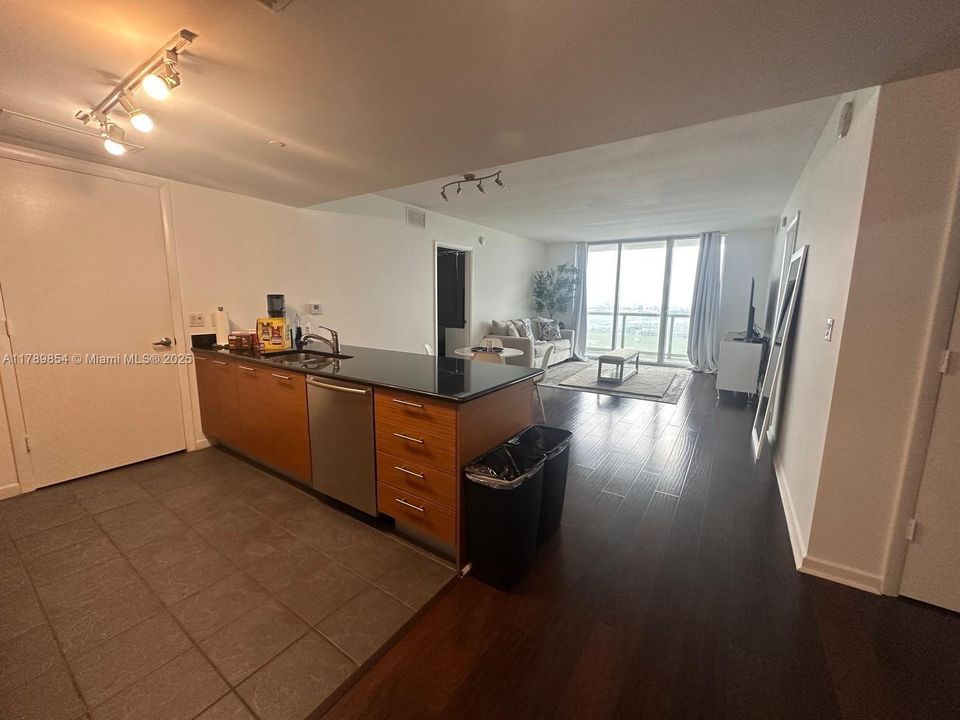 На продажу: $850,000 (2 спален, 2 ванн, 1357 Квадратных фут)