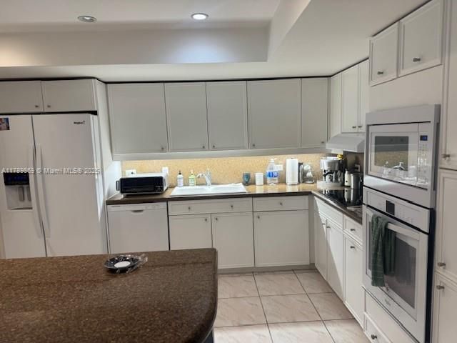 Recently Rented: $3,950 (2 beds, 2 baths, 1800 Square Feet)
